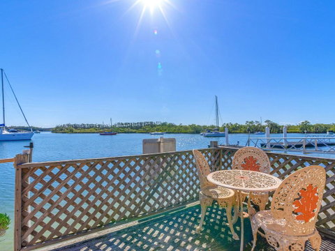 Seachange -Waterfront - Accommodation Mermaid Beach 3