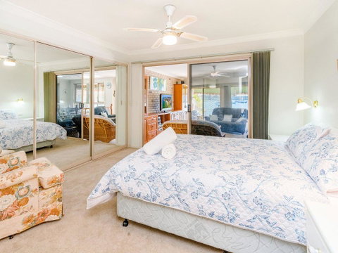 Seachange -Waterfront - Accommodation Mermaid Beach 2