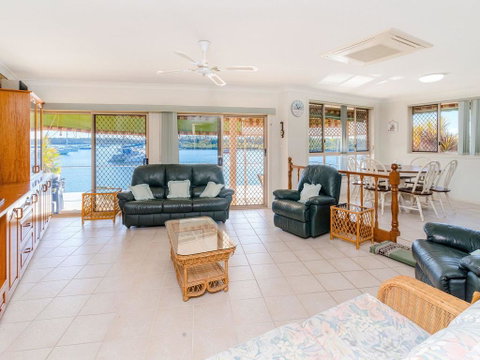 Seachange -Waterfront - Accommodation Mermaid Beach 1