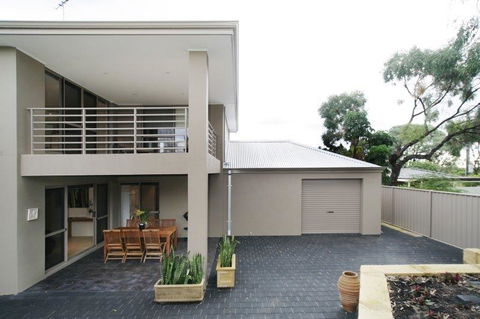 Seal 4 Bedroom House By Shoalwater Executive Homes - Accommodation Mermaid Beach 1