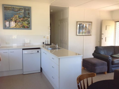 Seaside Cottage - Accommodation Mermaid Beach 2