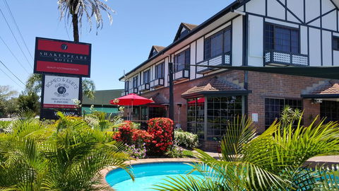 Shakespeare Motel - Accommodation Mermaid Beach 0
