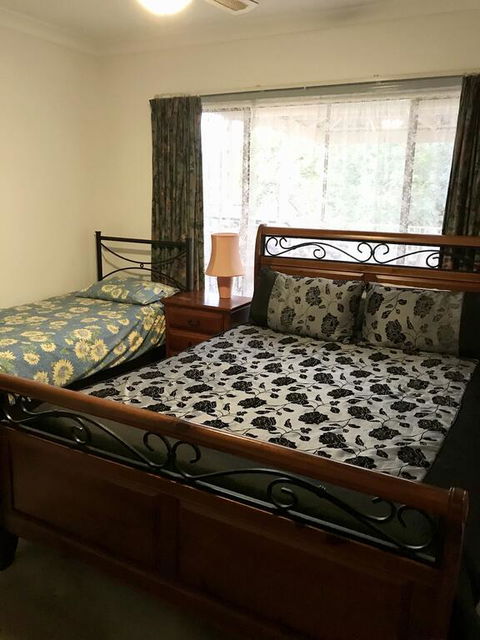 Short Stays At Janines - Accommodation Mermaid Beach 3