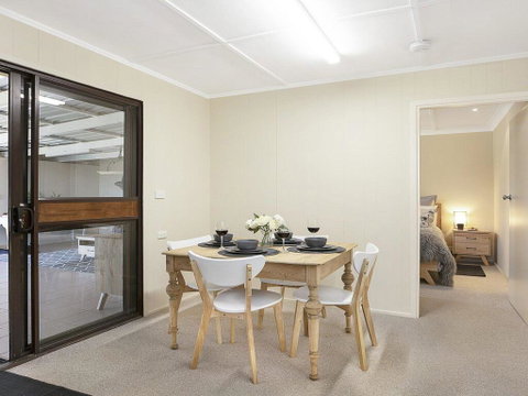 Silky Oak Cottage - Cosy With Country Views - Accommodation Mermaid Beach 3