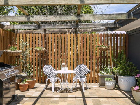 Silky Oak Cottage - Cosy With Country Views - Accommodation Mermaid Beach 1