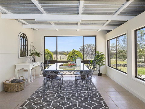Silky Oak Cottage - Cosy With Country Views - Accommodation Mermaid Beach 0