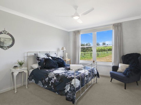Silky Oak Villa - Spacious & Beautifully Decorated - Accommodation Mermaid Beach 3