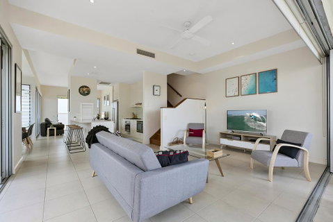 Silver, Sunrise Beach - Accommodation Mermaid Beach 2