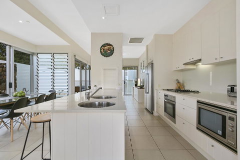 Silver, Sunrise Beach - Accommodation Mermaid Beach 3
