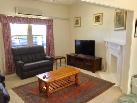 Smith Street Cottage Naracoorte - Accommodation Mermaid Beach 2