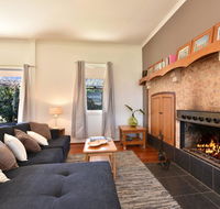 Somerville Wines Farmstay in Broke super cute house on working farm. Walk for miles. - Accommodation Mermaid Beach