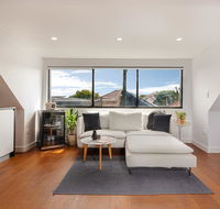 Spacious 2 Bed House 2 AC and Free Street Parking - Accommodation Mermaid Beach