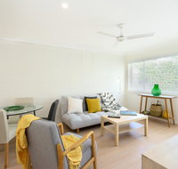 Spacious and Bright Apartment Minutes to the Beach - Accommodation Mermaid Beach