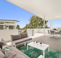 Spacious apartment with generous entertaining - Accommodation Mermaid Beach