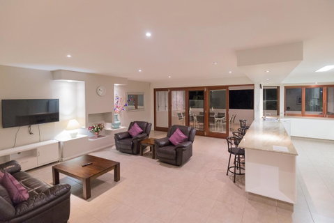 Spacious House In Heart Of Surfers Paradise - Accommodation Mermaid Beach 3