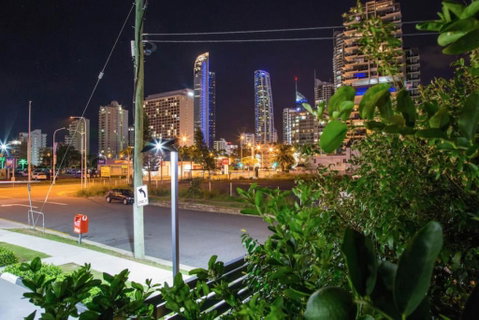 Spacious House In Heart Of Surfers Paradise - Accommodation Mermaid Beach 2