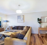 Spacious Renovated Apartment In Quiet Area - Accommodation Mermaid Beach