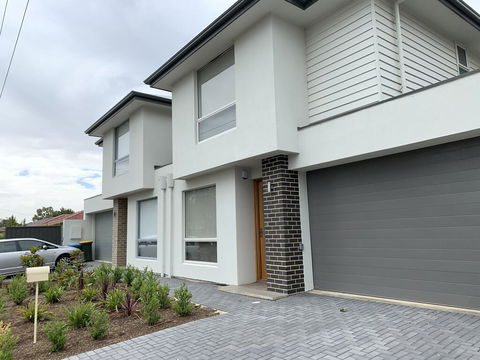 Spacious Rooms Home-Stay With Free Wifi - Accommodation Mermaid Beach 1
