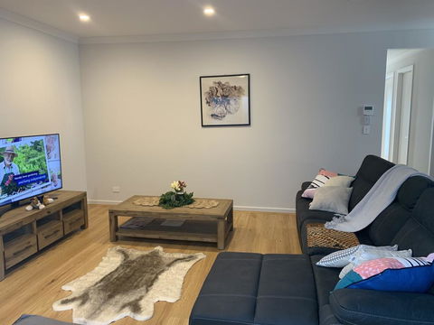 Spacious Rooms Home-Stay With Free Wifi - Accommodation Mermaid Beach 0