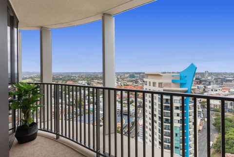 SPIRE - Fast Internet Monthly Stays W Carpark - Accommodation Mermaid Beach 3