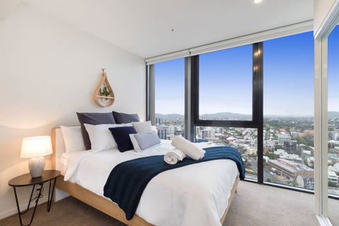 SPIRE - Fast Internet Monthly Stays W Carpark - Accommodation Mermaid Beach 1