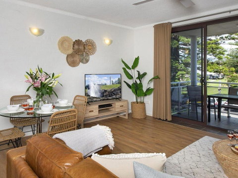 St Tropez Beachside Luxe - Accommodation Mermaid Beach 0