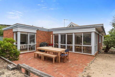 St. Andrews Beach Coastal Escape - Accommodation Mermaid Beach 1