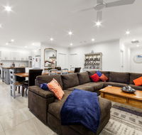 StayCentral - Rosanna Luxurious Mansion - Accommodation Mermaid Beach