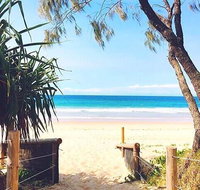 Steps from Mudjimba Beach 3 BR Apt Sunshine Coast with WIFIPoolParking - Accommodation Mermaid Beach