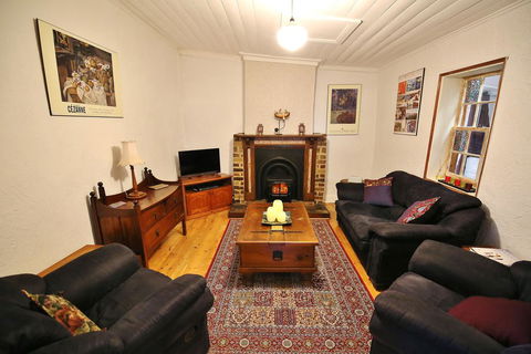 Stonewall Cottage - Accommodation Mermaid Beach 2