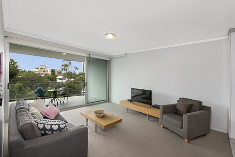 Story Apartments - Accommodation Mermaid Beach 2