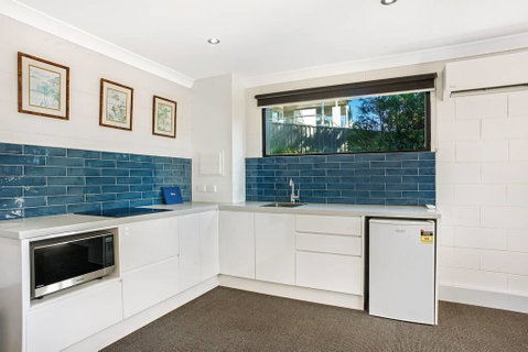 Studio 4 - Accommodation Mermaid Beach 2