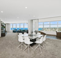 Stunning 4 bedroom Sub Penthouse - level 60 Q1 - Accommodation Mermaid Beach