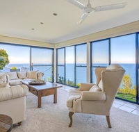 STUNNING CLIFF TOP HOME // POOL  GAMES - Accommodation Mermaid Beach