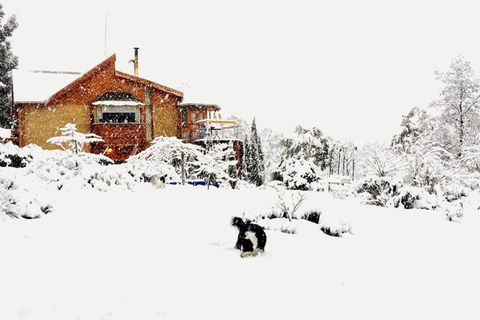 STUNNING HOME WITH AMAZING VIEWS - Just 20 Mins To The City And Only 10 To MONA! - Accommodation Mermaid Beach 0
