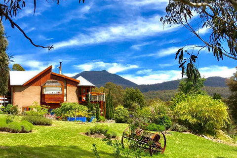 STUNNING HOME WITH AMAZING VIEWS - Just 20 Mins To The City And Only 10 To MONA! - Accommodation Mermaid Beach 1