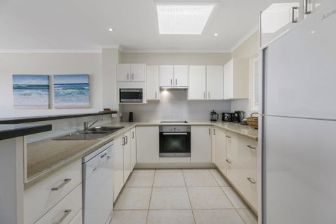 Stunning Top Floor Sunshine Beach Getaway! Unit 7 Vista Pacific 12 Bryan Street - Accommodation Mermaid Beach 3