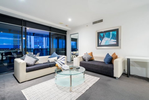 Stunning Views - Hotel Stay On Cavill - Level 24 - Accommodation Mermaid Beach 3