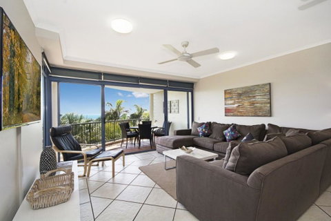 Stunning Views Great Location Sunshine Beach! - Unit 1 Vista Pacific 12 Bryan Street - Accommodation Mermaid Beach 3