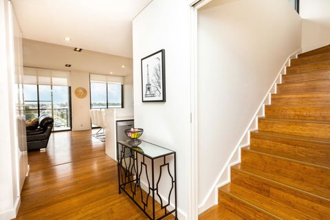 Stylish Inner City Penthouse Apartment - Accommodation Mermaid Beach 1