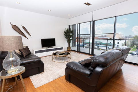 Stylish Inner City Penthouse Apartment - Accommodation Mermaid Beach 0