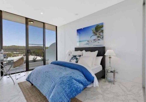 Stylish Penthouse With Views & Jacuzzi - Accommodation Mermaid Beach 2