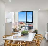 Stylish Townhouse - Accommodation Mermaid Beach