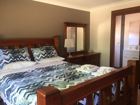 Sudbury - Accommodation Mermaid Beach 1