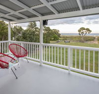 Sugar Shack - Character Family Home Right on the Ocean - Accommodation Mermaid Beach