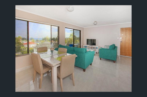 Summer Retreat - Accommodation Mermaid Beach 0