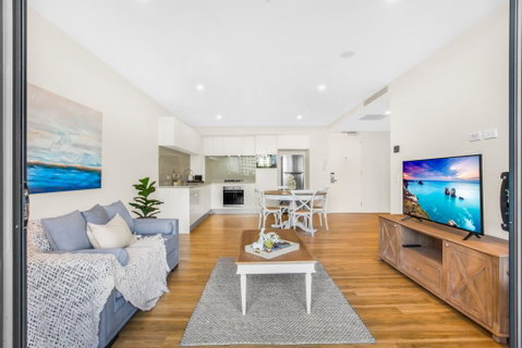 Sun Drenched Apartment In The Heart Of Surfers - Accommodation Mermaid Beach 0