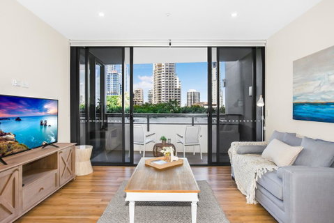 Sun Drenched Apartment In The Heart Of Surfers - Accommodation Mermaid Beach 2