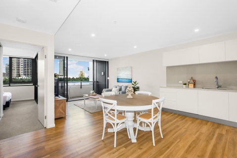 Sun Drenched Apartment In The Heart Of Surfers - Accommodation Mermaid Beach 1