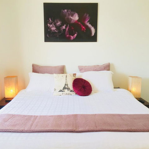 Sunny Shackell - Echuca Moama Holiday Accommodation - Accommodation Mermaid Beach 3